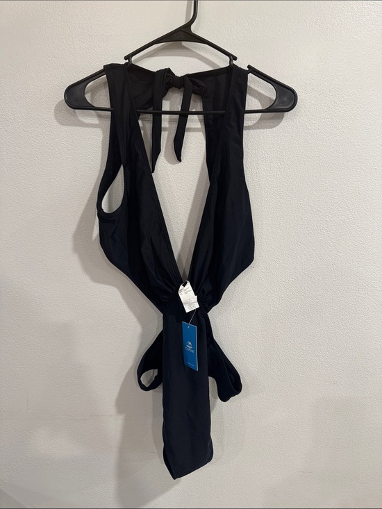 Cupshe Other - Cupshe Black One-Piece Swimsuit - Deep V Halter